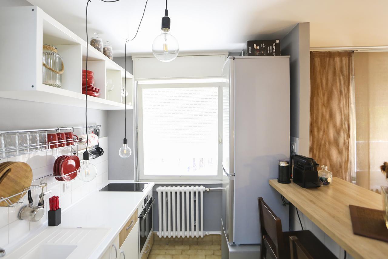 נובי סאד Modern Apartment With Free Parking מראה חיצוני תמונה