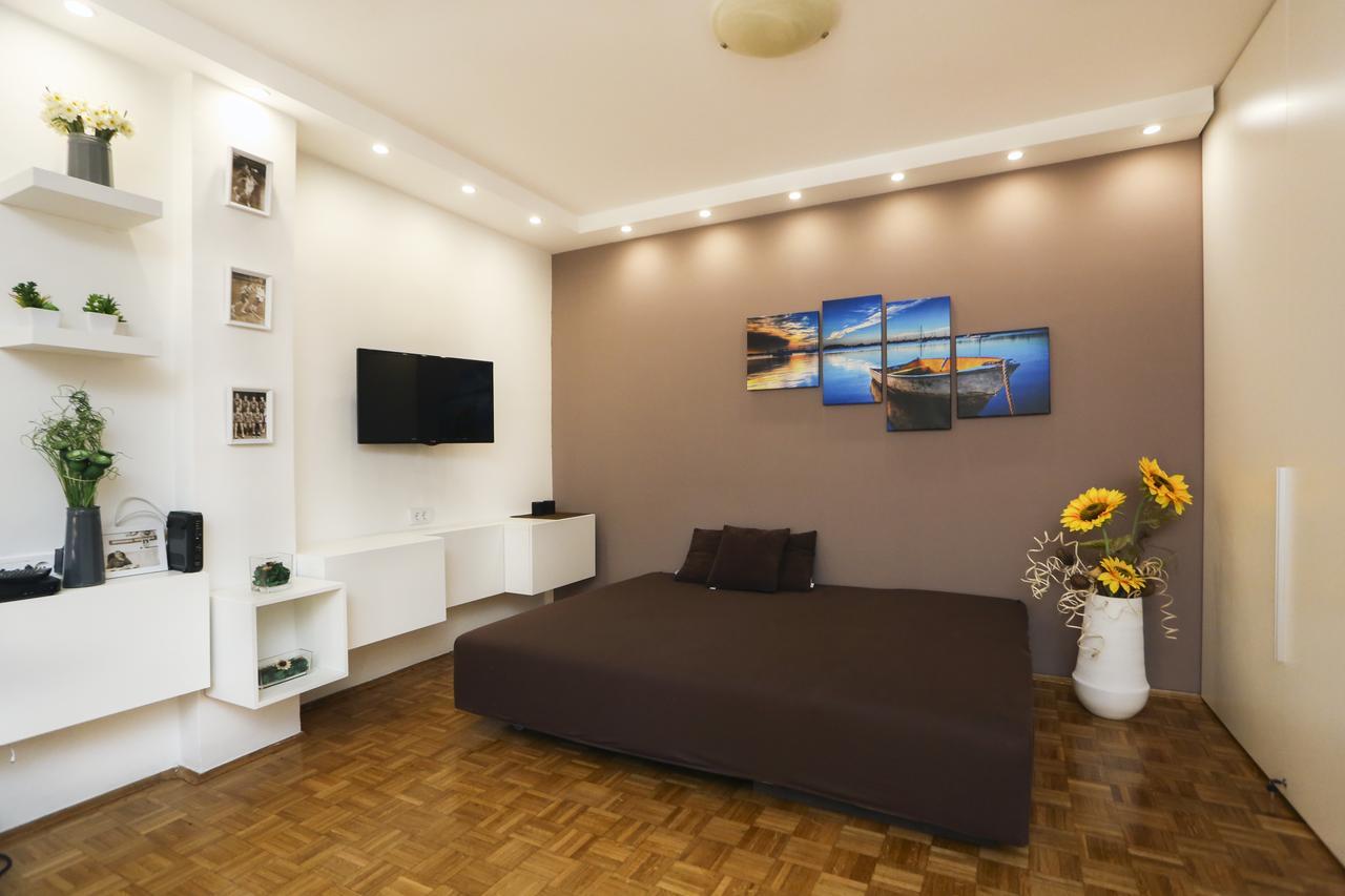 נובי סאד Modern Apartment With Free Parking מראה חיצוני תמונה