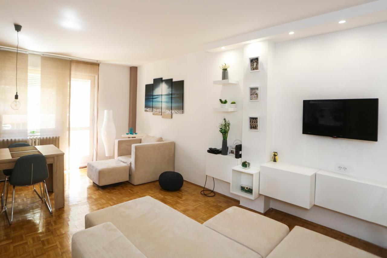 נובי סאד Modern Apartment With Free Parking מראה חיצוני תמונה