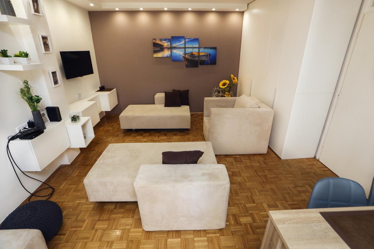 נובי סאד Modern Apartment With Free Parking מראה חיצוני תמונה