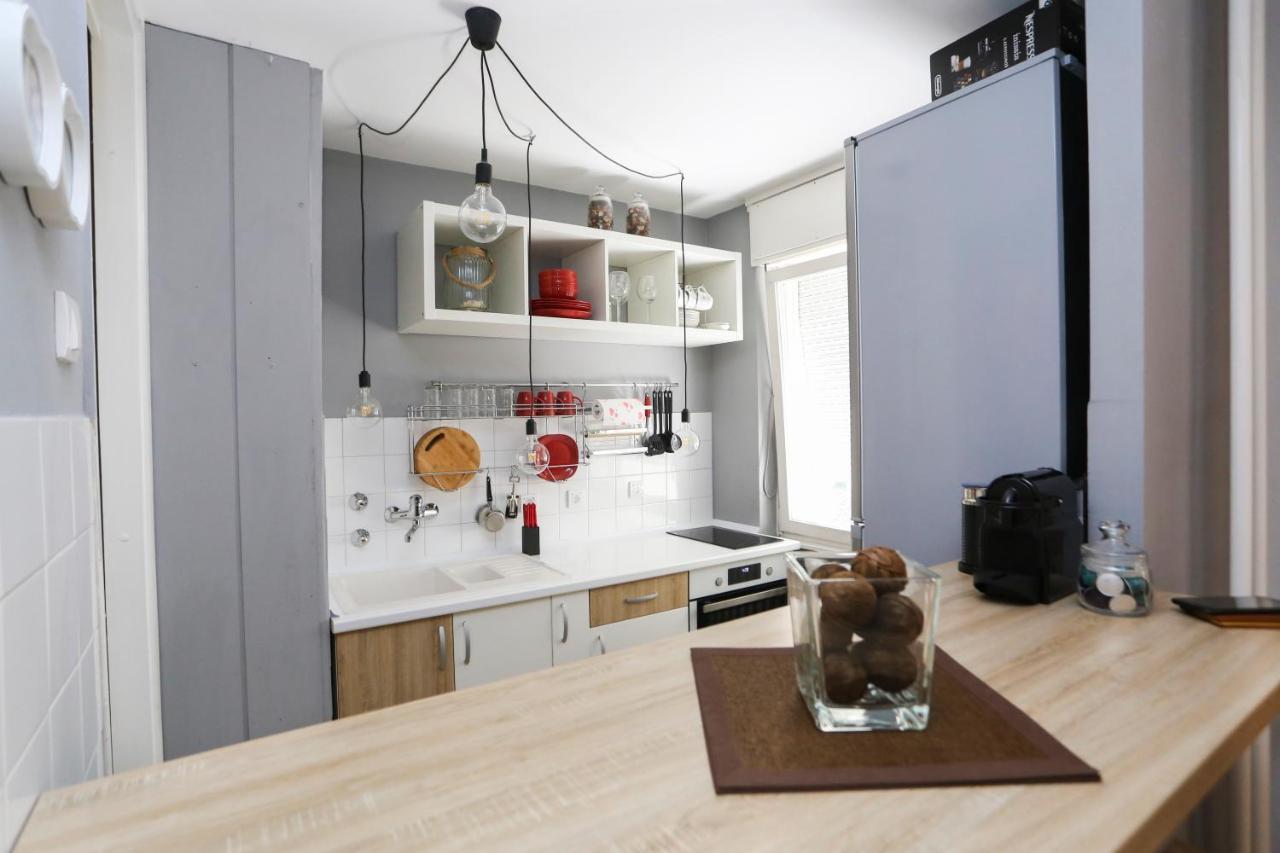 נובי סאד Modern Apartment With Free Parking מראה חיצוני תמונה