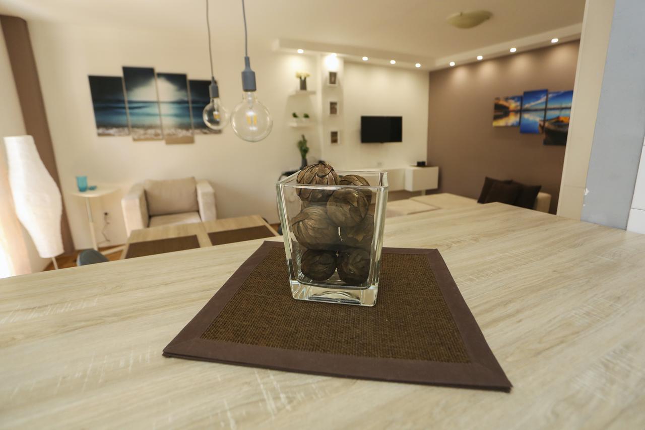 נובי סאד Modern Apartment With Free Parking מראה חיצוני תמונה